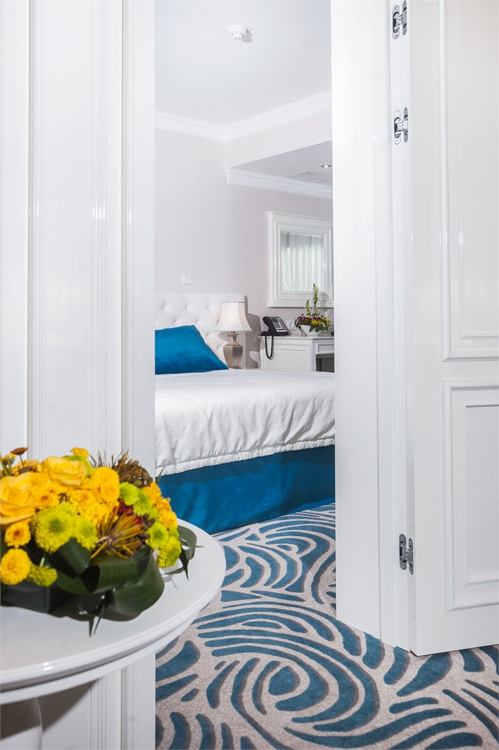 Люкс с балконом (с завтраком) в Lazurnaya hotel&SPA