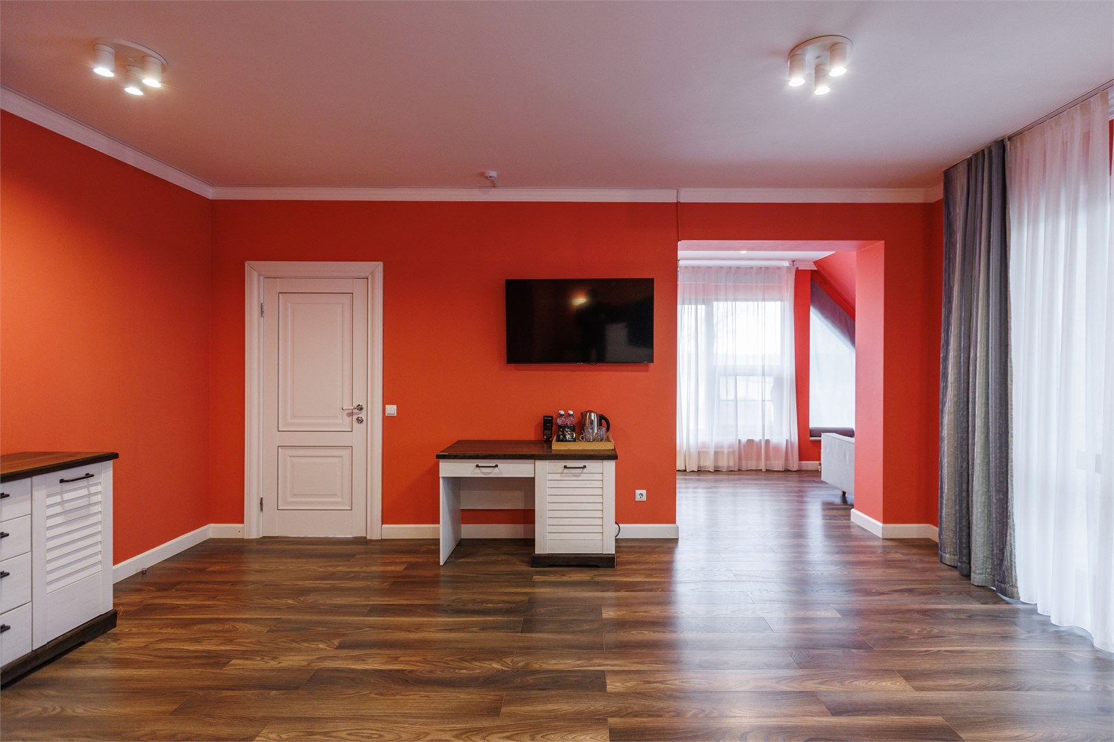 Семейный номер с джакузи с видом на озеро в Шесть Озер