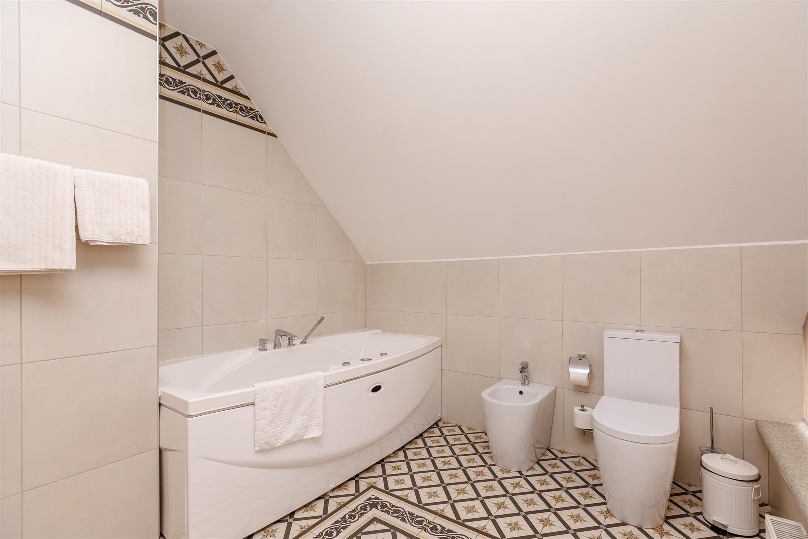 Семейный номер с джакузи с видом на озеро в Шесть Озер