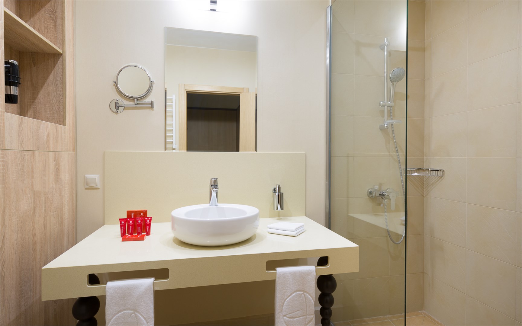 Супериор с балконом и двумя раздельными кроватями в Azimut Парк Отель Переславль