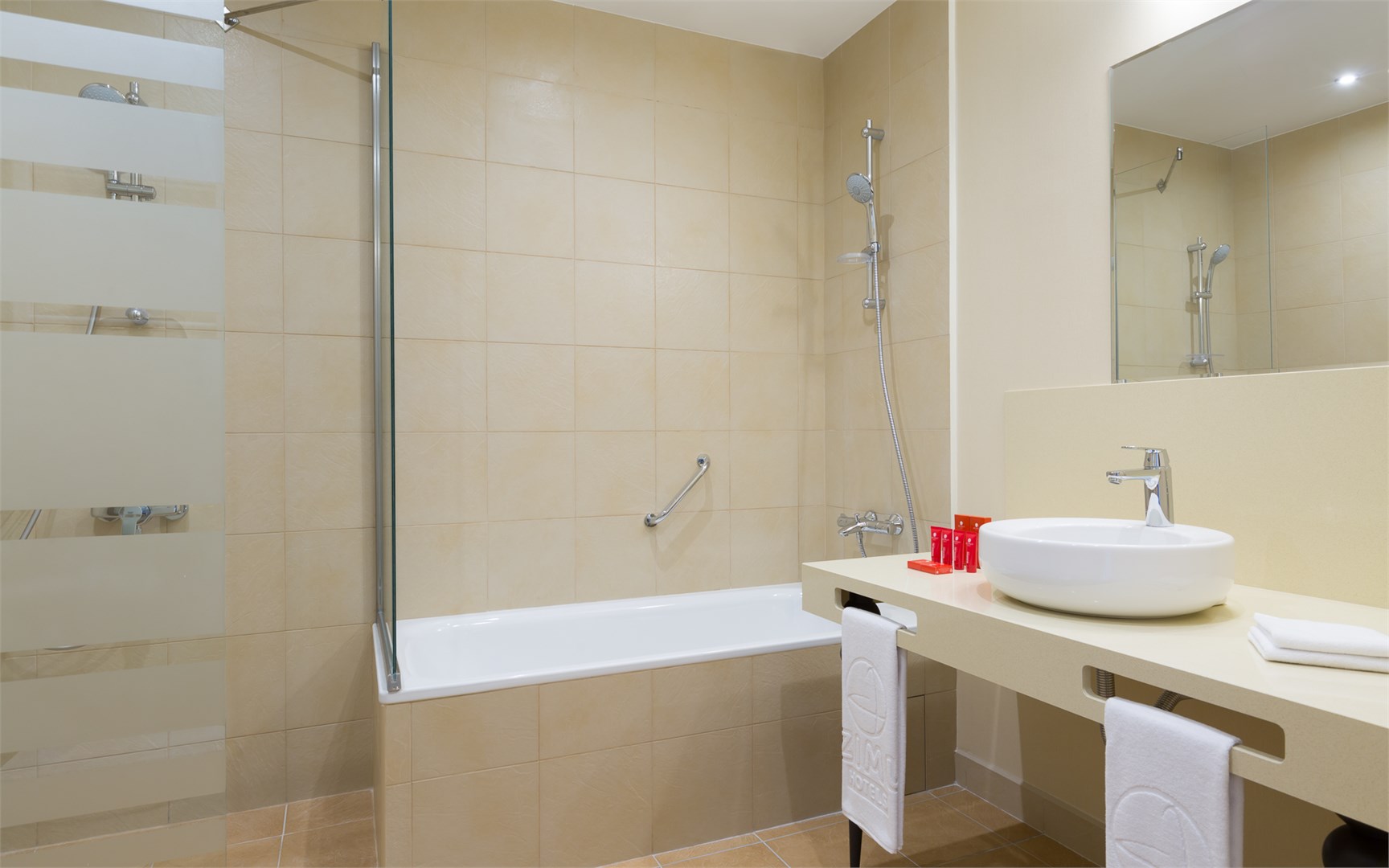 Двухкомнатный Люкс с балконом в Azimut Парк Отель Переславль