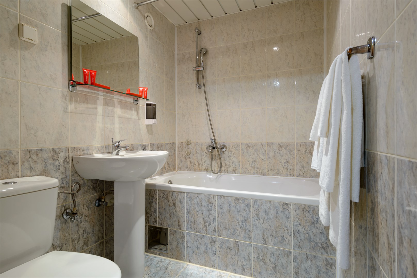 Стандартный с двумя кроватями в AZIMUT Отель Мирный