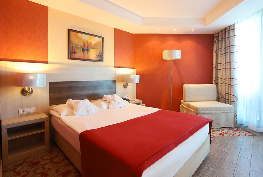 СТАНДАРТНЫЙ ДВУХМЕСТНЫЙ - DBL - с видом на море - 1 общая кровать шириной 1,4 м. в Дагомыс