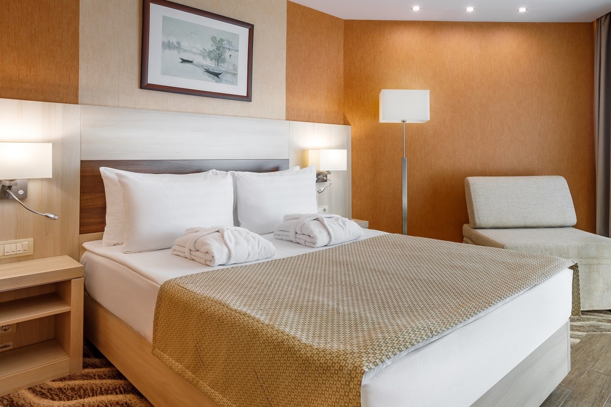 СТАНДАРТНЫЙ ДВУХМЕСТНЫЙ - DBL - с видом на море - 1 общая кровать шириной 1,4 м. в Дагомыс