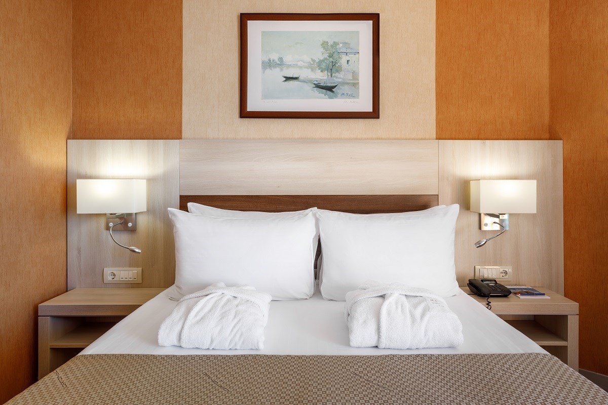 СТАНДАРТНЫЙ ДВУХМЕСТНЫЙ - DBL - с видом на море - 1 общая кровать шириной 1,4 м. в Дагомыс