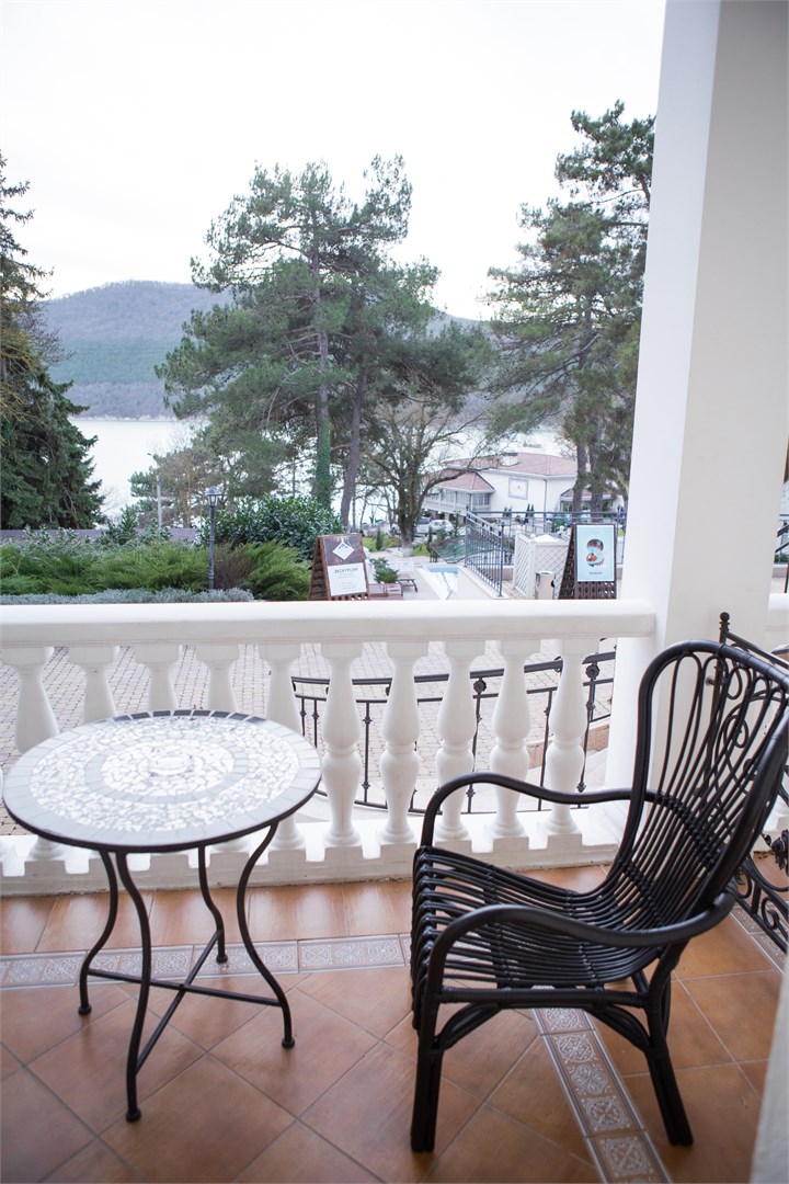 Стандарт  twin Улучшенный с балконом в Империал