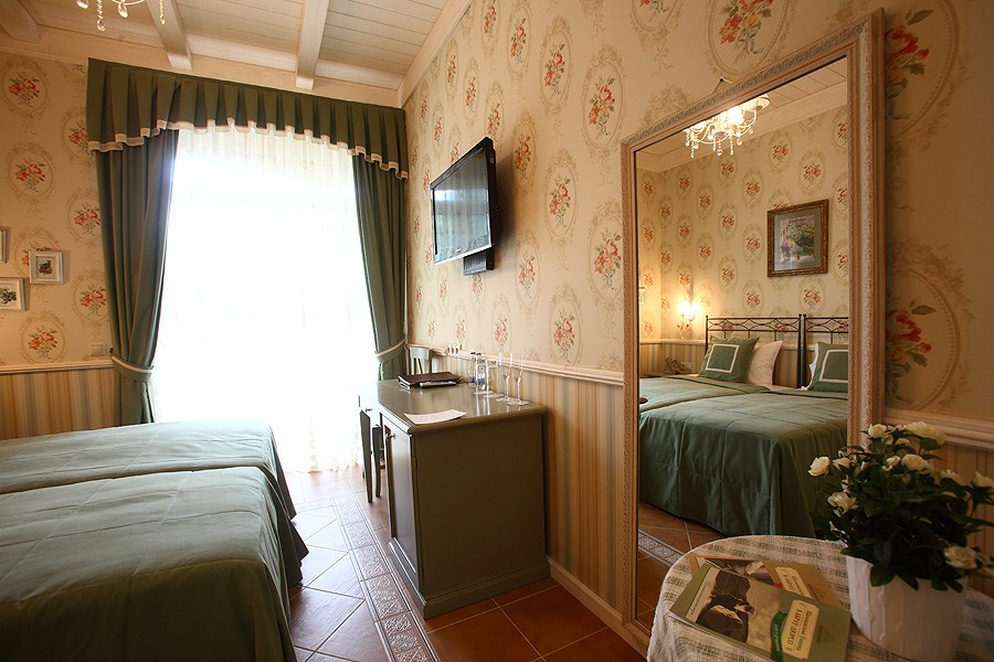 Стандарт  twin Улучшенный с балконом в Империал