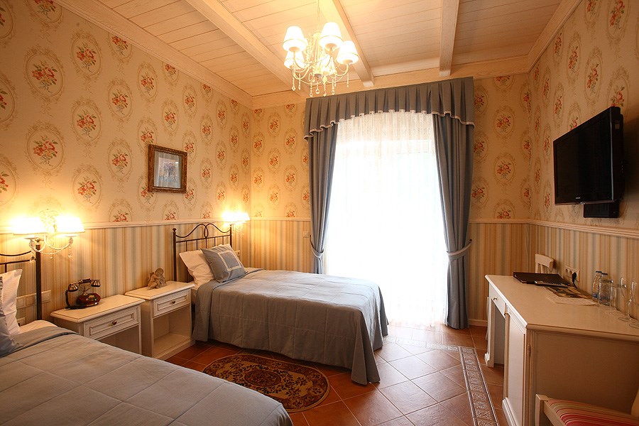 Стандарт  twin Улучшенный с балконом в Империал