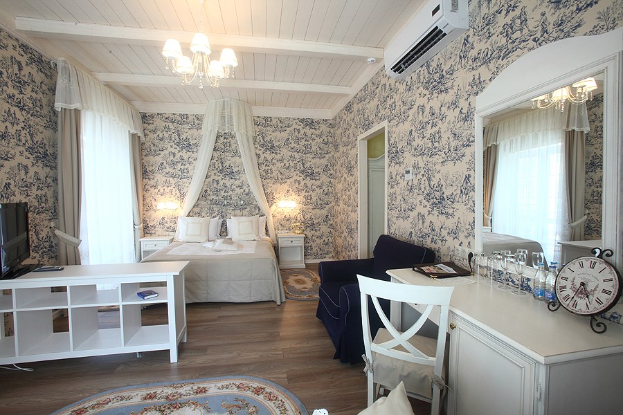 Полулюкс Улучшенный с балконом в Империал