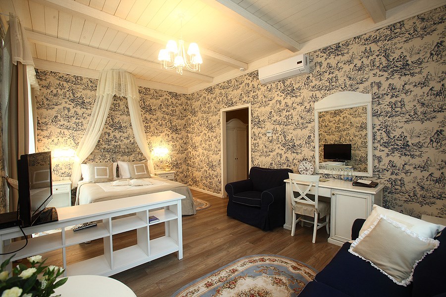 Полулюкс Улучшенный с балконом в Империал