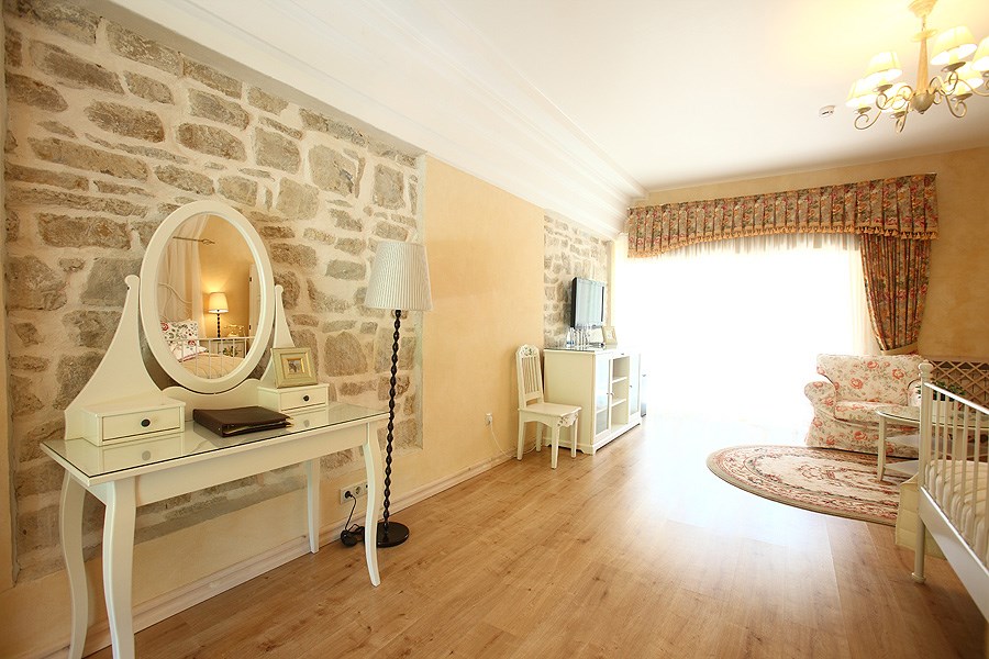 Полулюкс Улучшенный с балконом в Империал