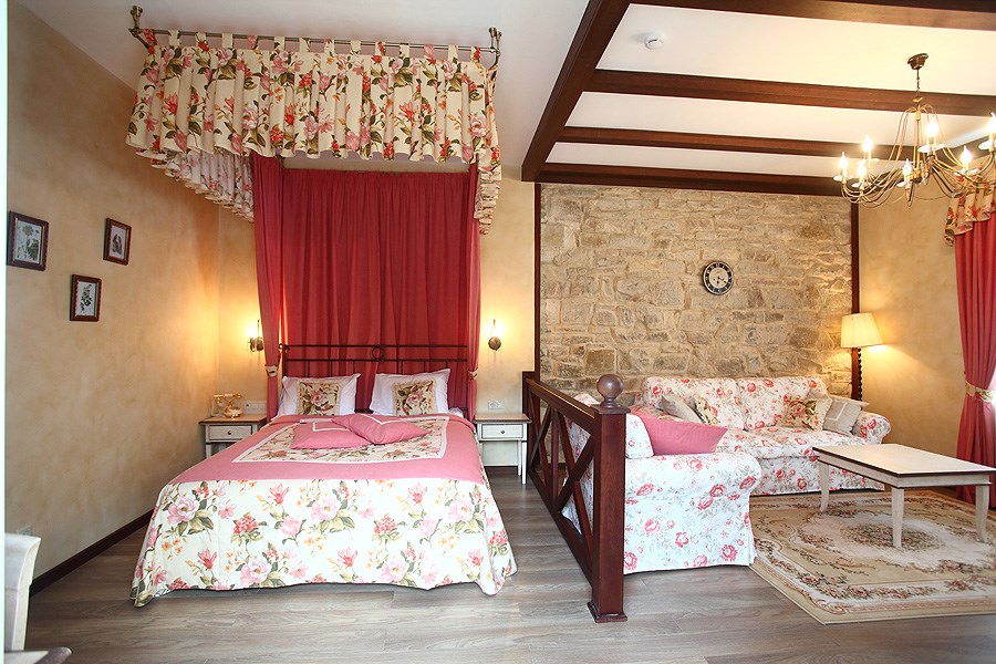 Полулюкс Улучшенный с балконом в Империал