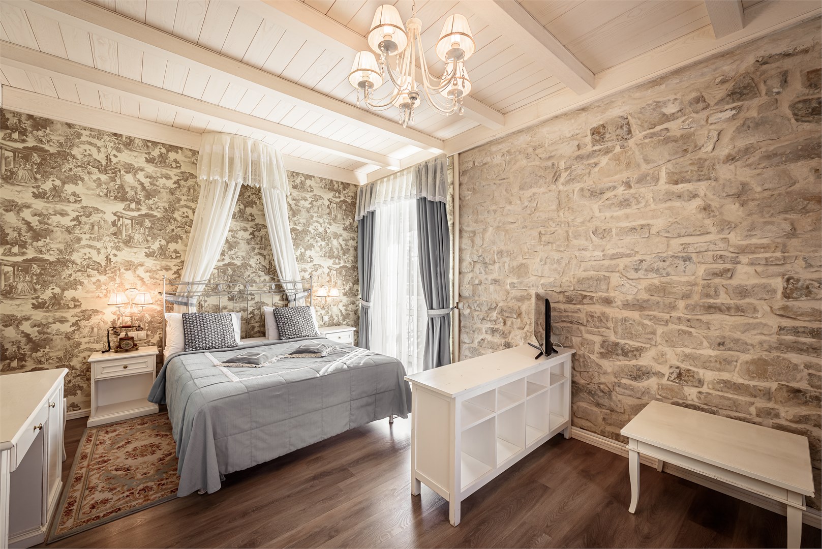 Полулюкс Улучшенный с балконом в Империал