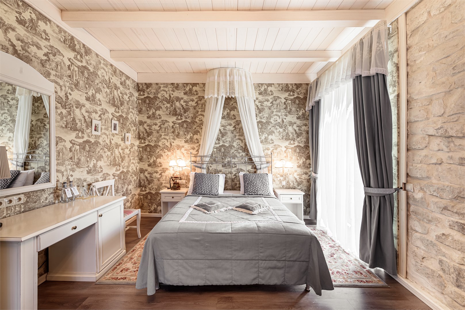 Полулюкс Улучшенный с балконом в Империал