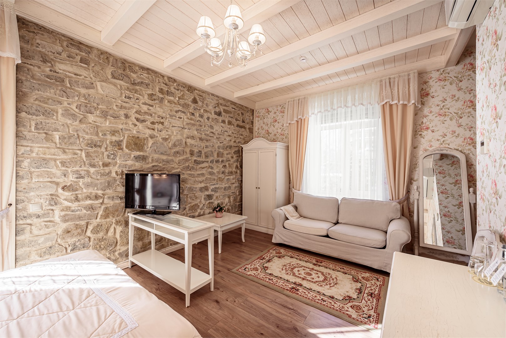 Полулюкс Улучшенный с балконом в Империал