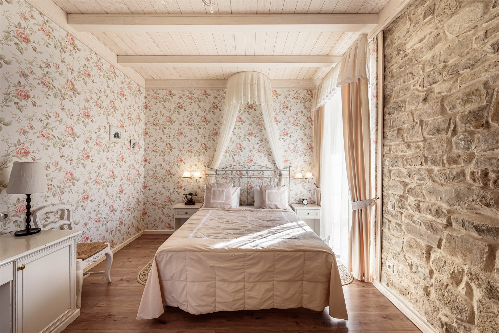 Полулюкс Улучшенный с балконом в Империал