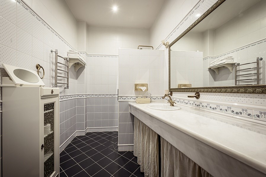 Полулюкс Улучшенный с балконом в Империал