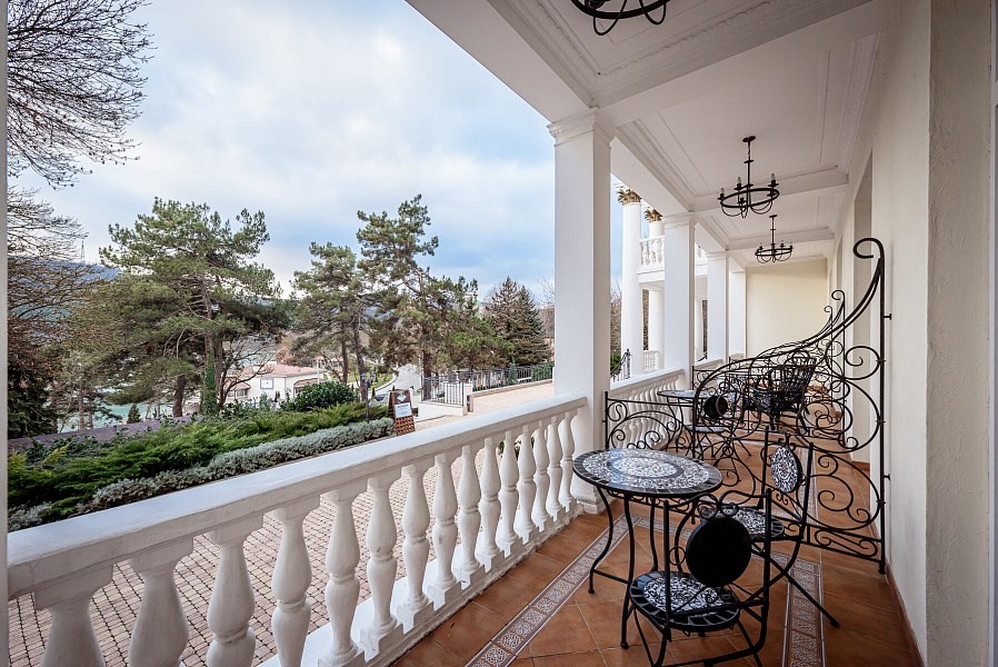 Полулюкс Улучшенный с балконом в Империал