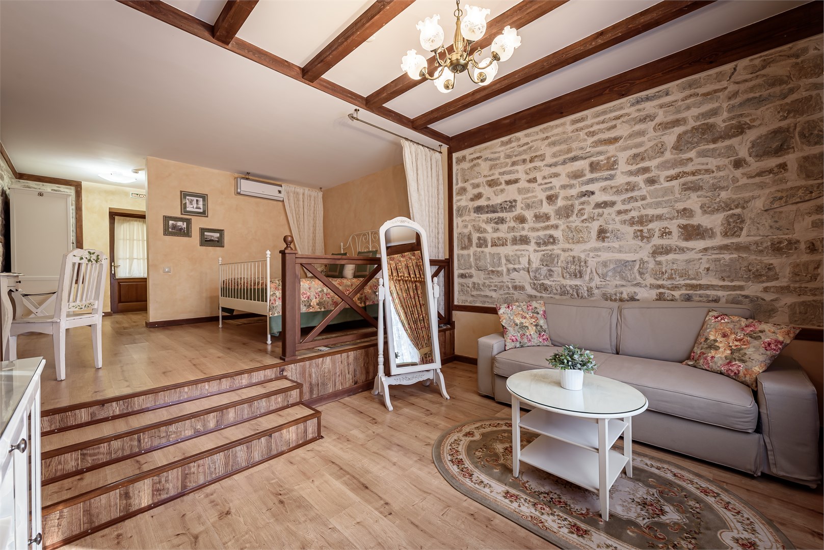 Полулюкс в Империал