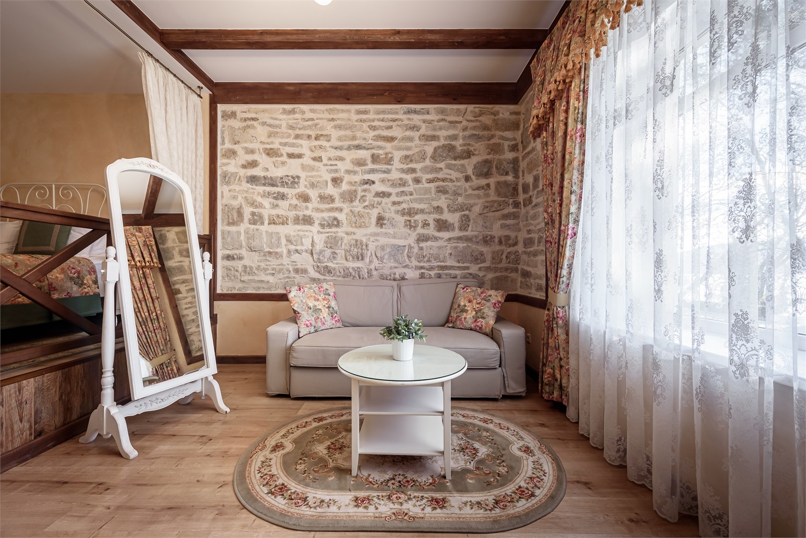 Полулюкс в Империал