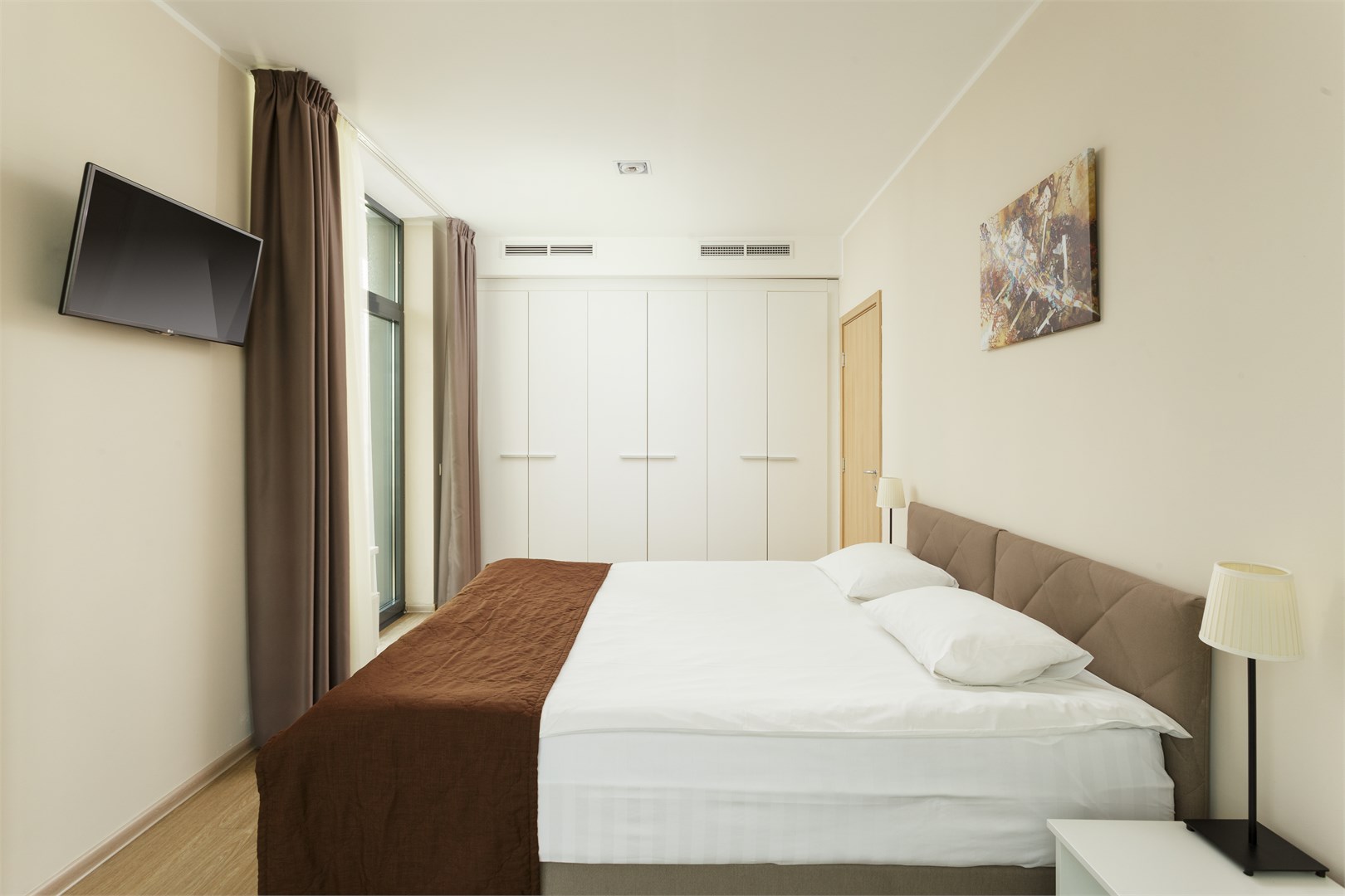 Семейные двухкомнатные апартаменты с одной спальней (8-10 этаж) в Uplaza