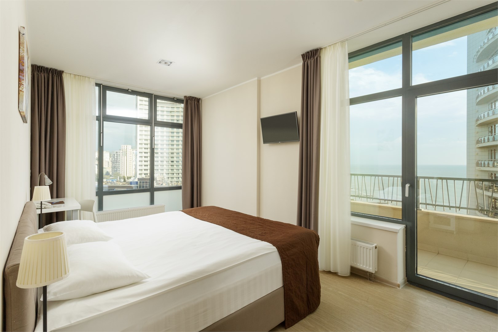 Семейные двухкомнатные апартаменты с одной спальней (8-10 этаж) в Uplaza