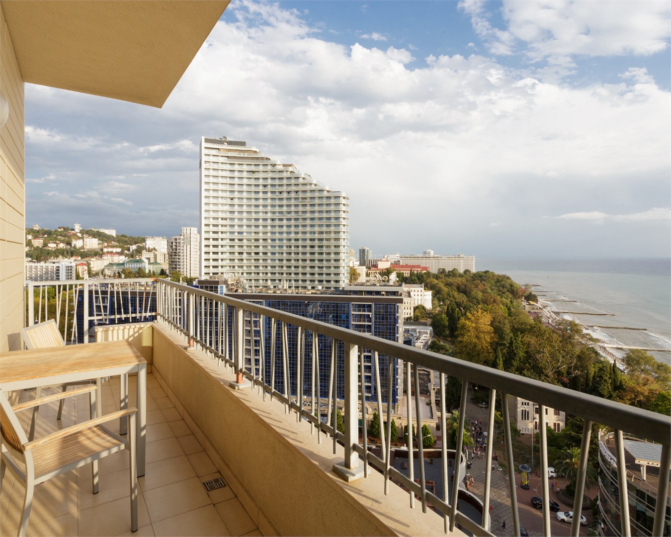 Семейные двухкомнатные апартаменты с одной спальней (8-10 этаж) в Uplaza