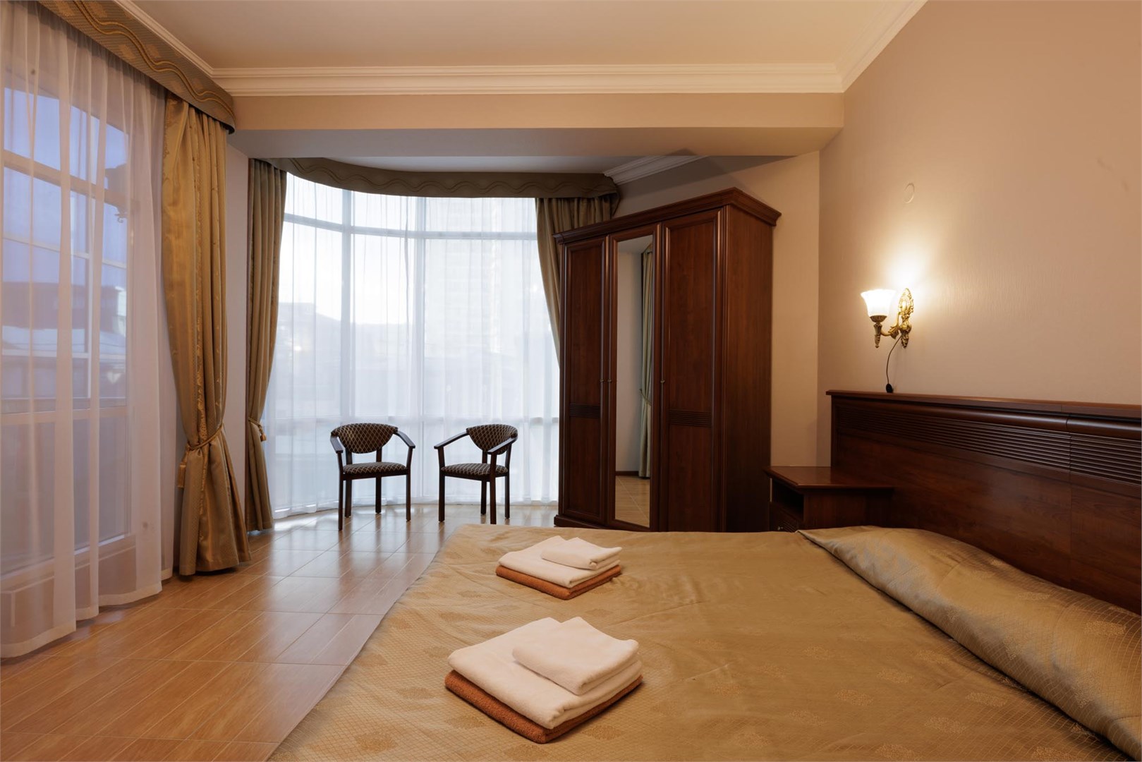 Делюкс с балконом в Атлант люкс