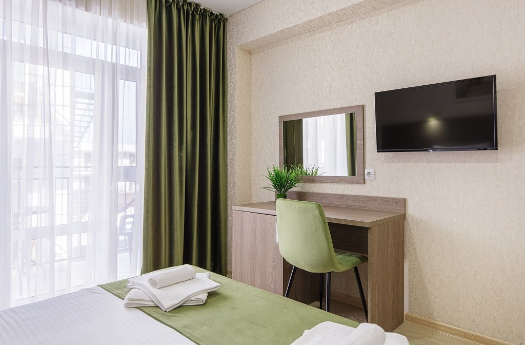 СТАНДАРТНЫЙ 3-Х МЕСТНЫЙ С БАЛКОНОМ в Лемони