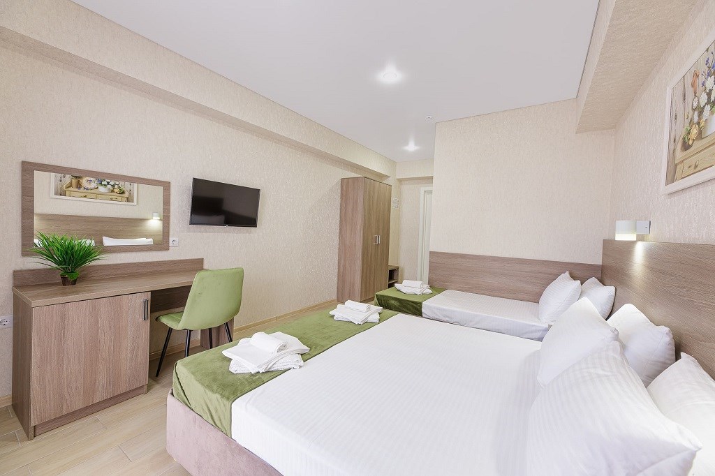 СТАНДАРТНЫЙ 3-Х МЕСТНЫЙ С БАЛКОНОМ в Лемони