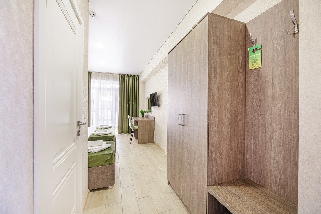 СТАНДАРТНЫЙ 3-Х МЕСТНЫЙ С БАЛКОНОМ в Лемони