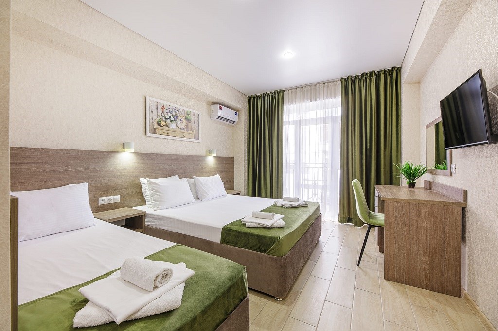 СТАНДАРТНЫЙ 3-Х МЕСТНЫЙ С БАЛКОНОМ в Лемони