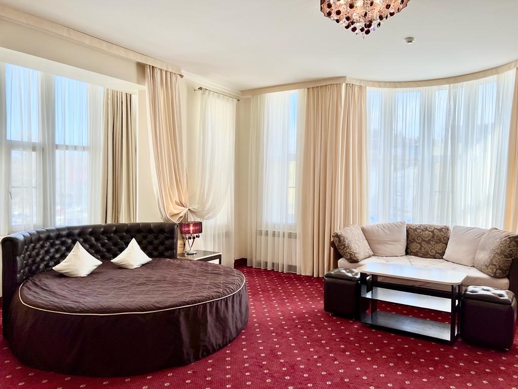 Номер Полулюкс в Le Bristol