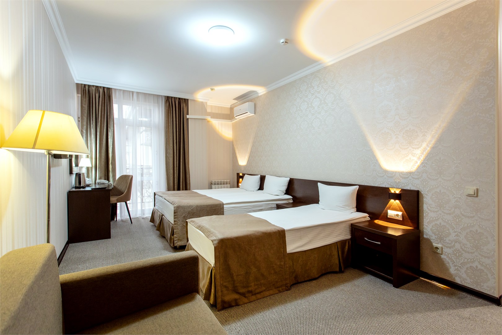 Фотография Семейный с балконом