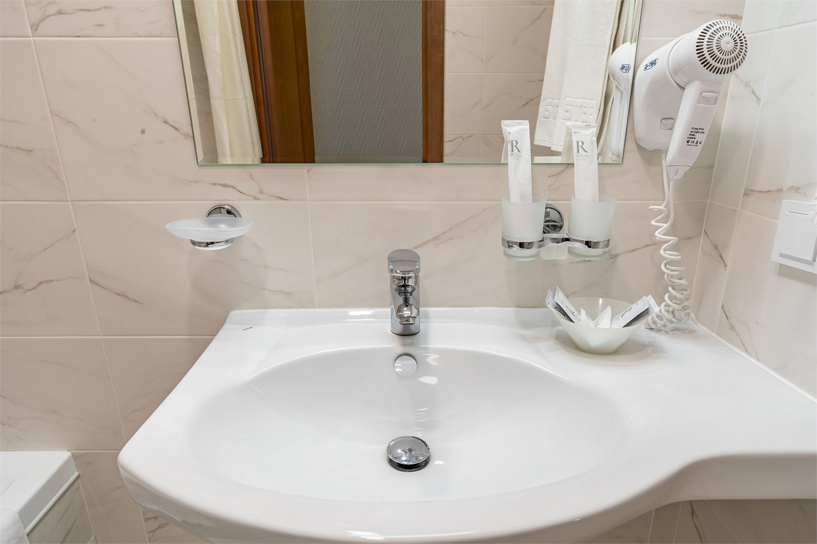 Стандарт двухместный с двумя раздельными кроватями плюс в Брентон Клуб Гостиница Измайлово корпус Бета