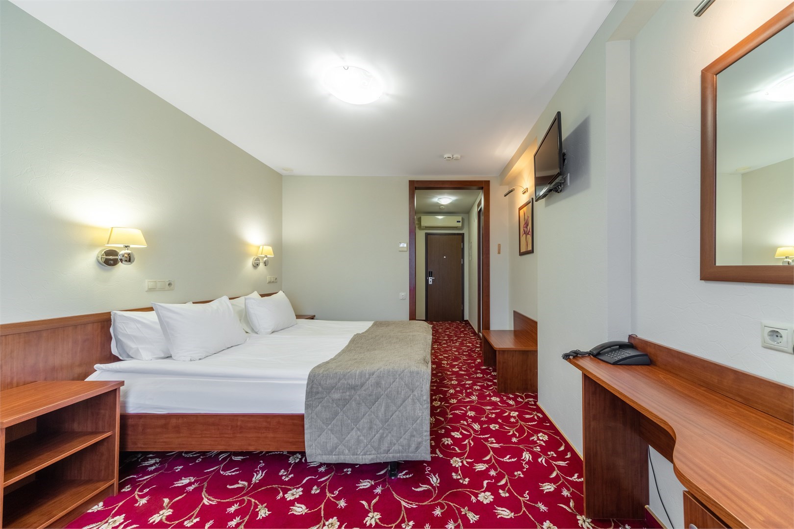 Стандарт двухместный с двуспальной кроватью плюс в Брентон Клуб Гостиница Измайлово корпус Бета