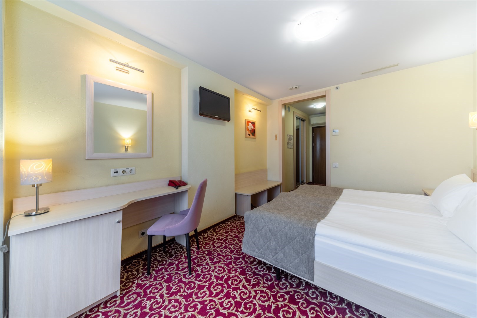 Стандарт двухместный с двуспальной кроватью плюс в Брентон Клуб Гостиница Измайлово корпус Бета