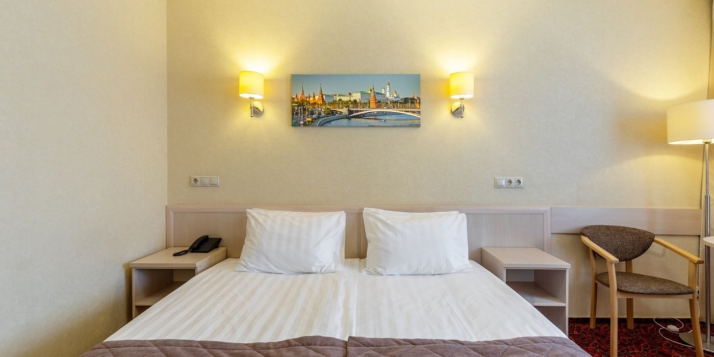 Стандарт двухместный с двуспальной кроватью плюс в Брентон Клуб Гостиница Измайлово корпус Бета