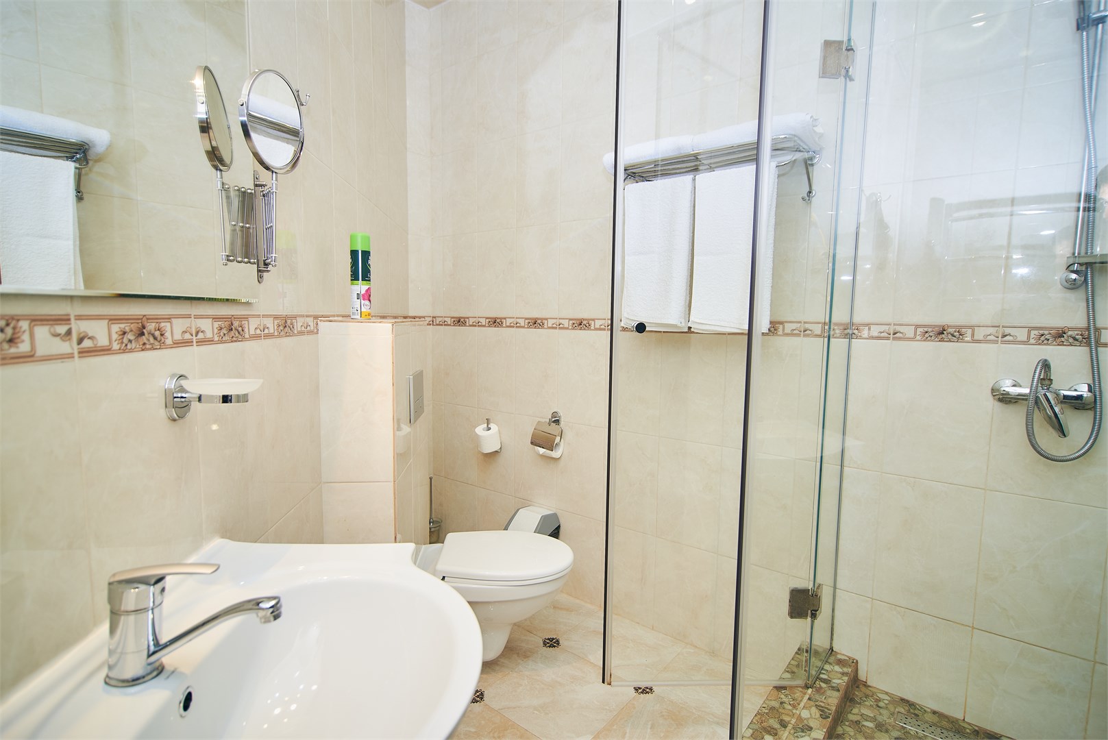 Полулюкс 206 в Атлантида