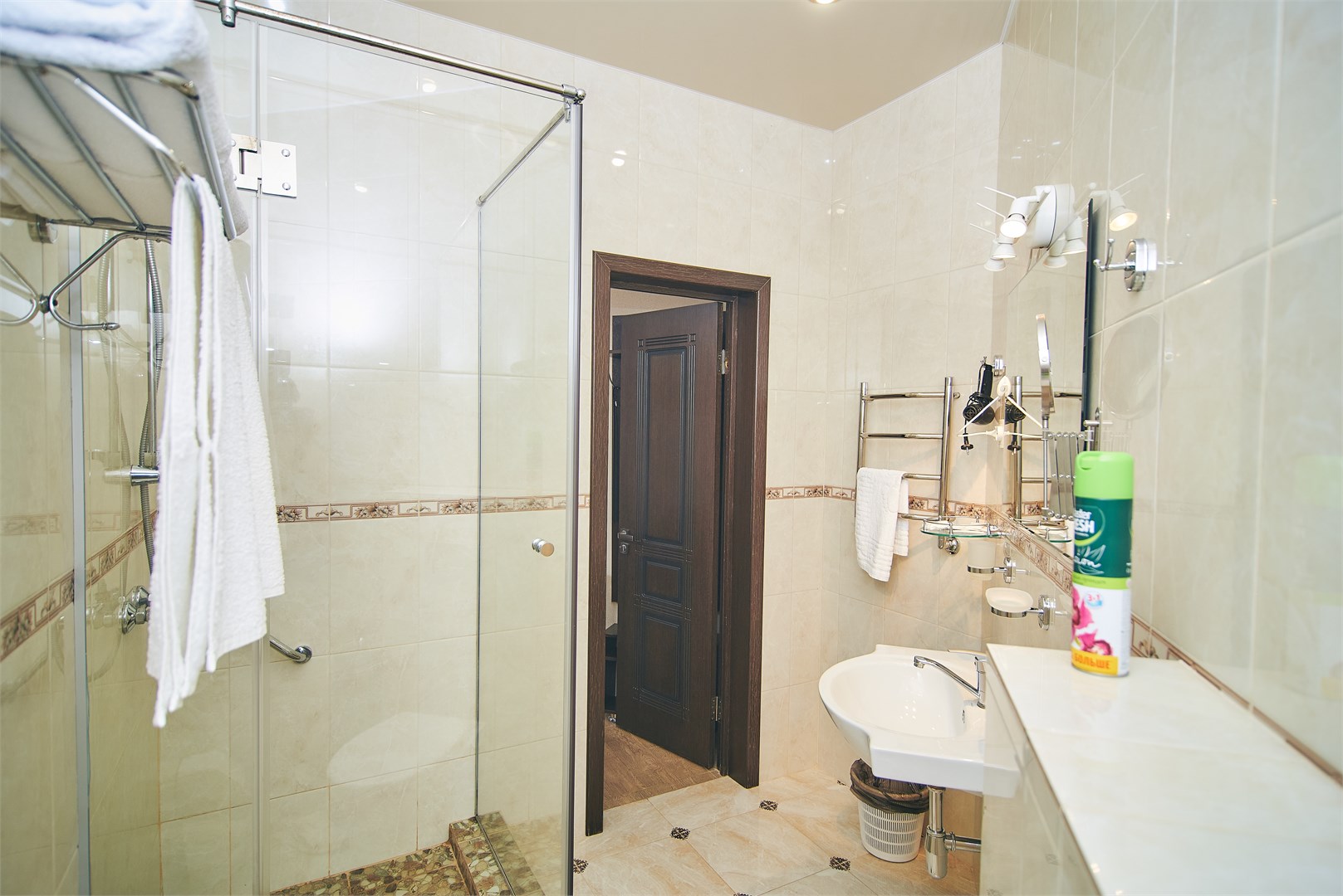 Полулюкс 206 в Атлантида