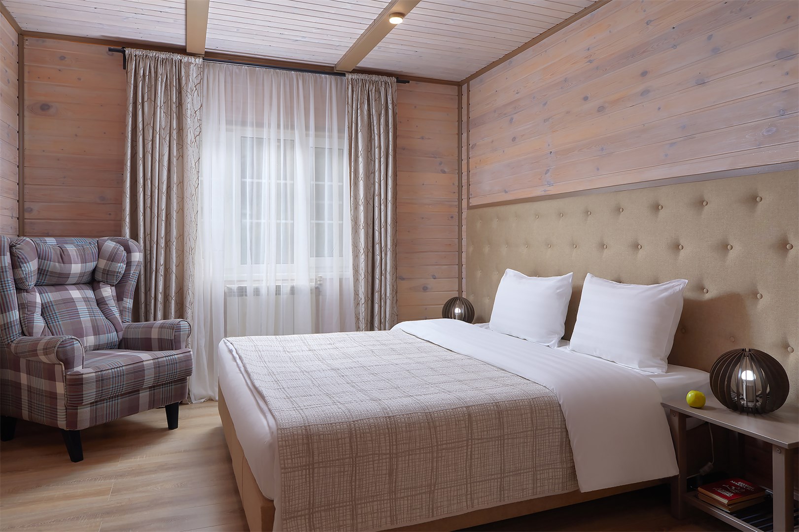 Стандартный номер в гостинице "Капитанская дача" в Окунёвая