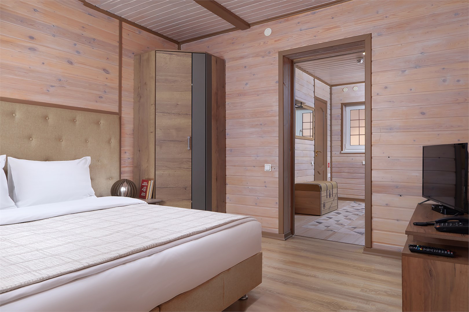 Стандартный номер в гостинице "Капитанская дача" в Окунёвая