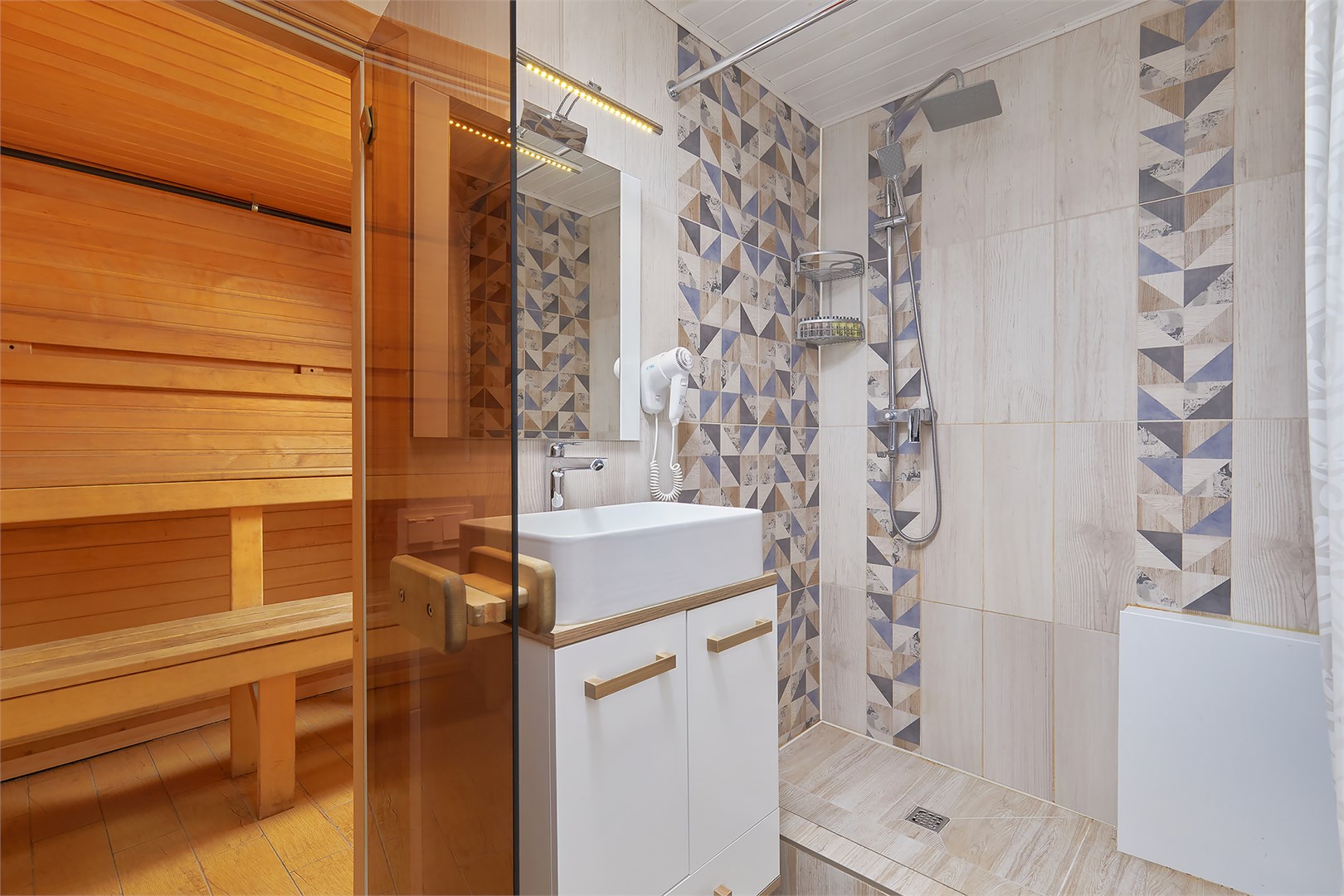 Номер с сауной в гостинице "Капитанская дача" в Окунёвая