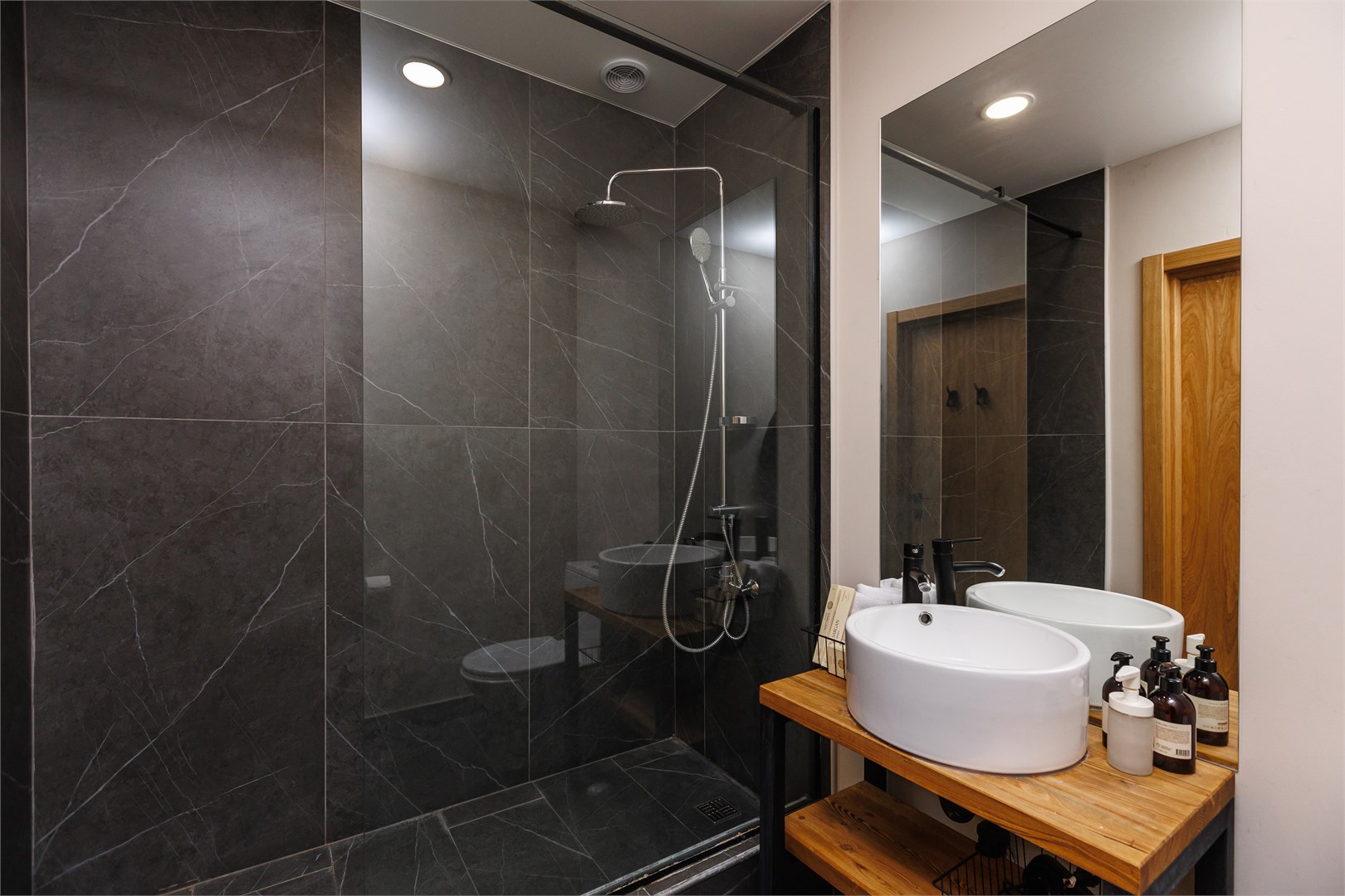 Двухместный  базовый номер с видом на озеро в Шесть Озер