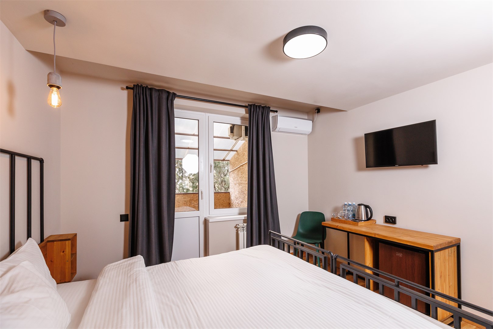 Двухместный  базовый номер с видом на озеро в Шесть Озер