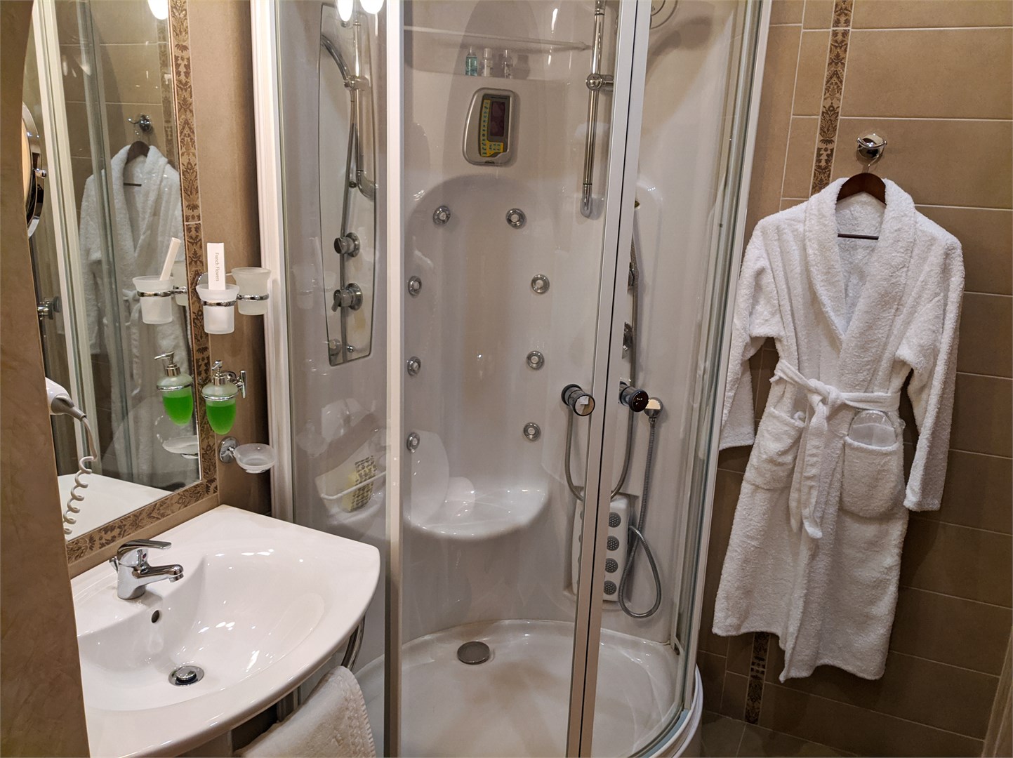 Апартамент трехкомнатный двухместный в Витязь