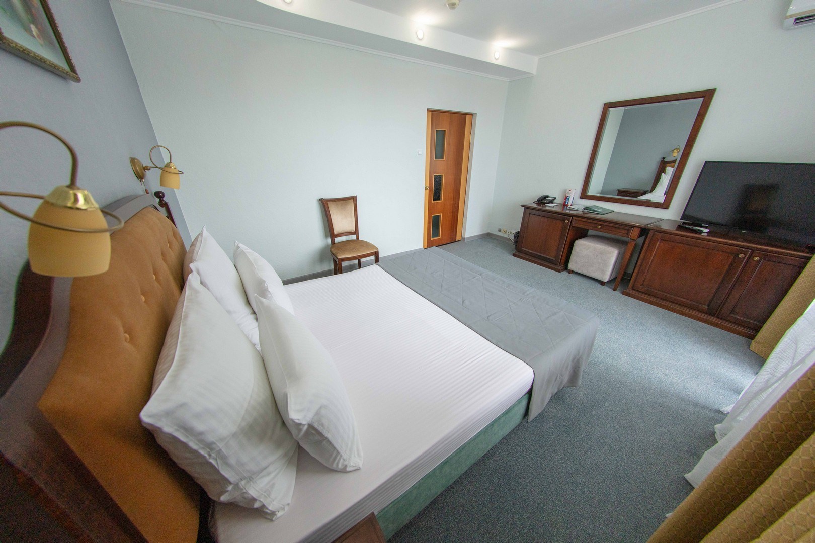 Люкс двухкомнатный двухместный в Витязь