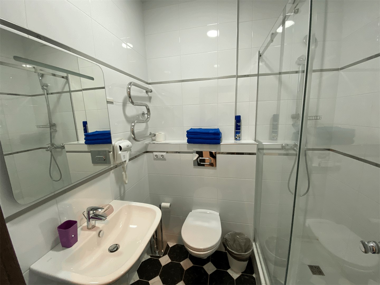 Стандарт с 2 раз-ми кр-vb без балкона ,без завтрака и без бассейна в Черноморская Звезда