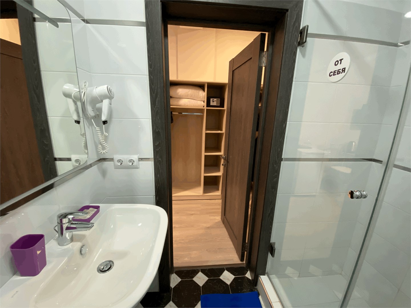 Стандарт с 2 раз-ми кр-vb без балкона ,без завтрака и без бассейна в Черноморская Звезда