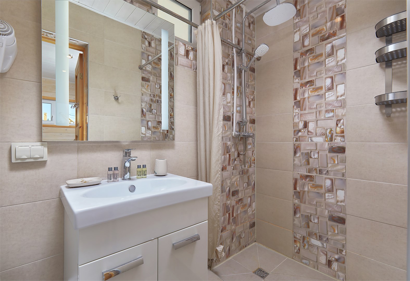 Коттедж "Домик у Моря" в Окунёвая